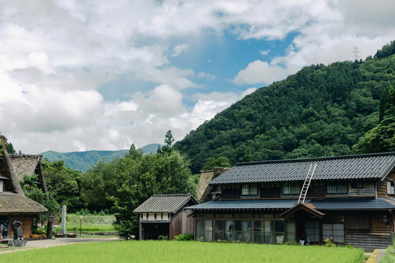 山に囲まれた菅沼集落(富山県南砺市)の写真素材