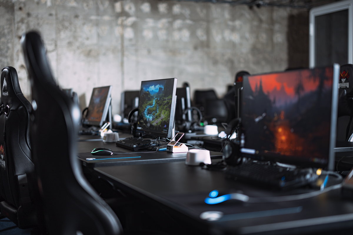 プレイエリアのeスポーツゲーミングPCの無料写真素材