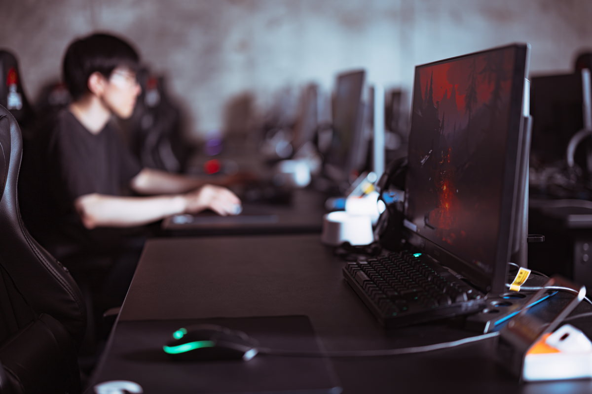 eスポーツのプレイエリアを利用するゲーマーの無料写真素材