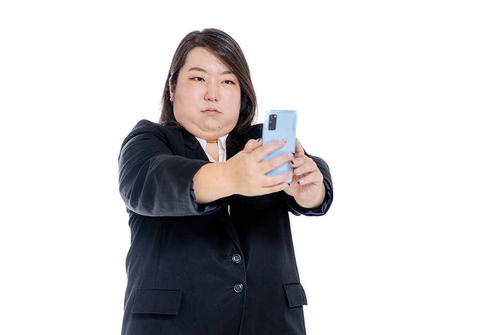 自撮りで二重あご女子