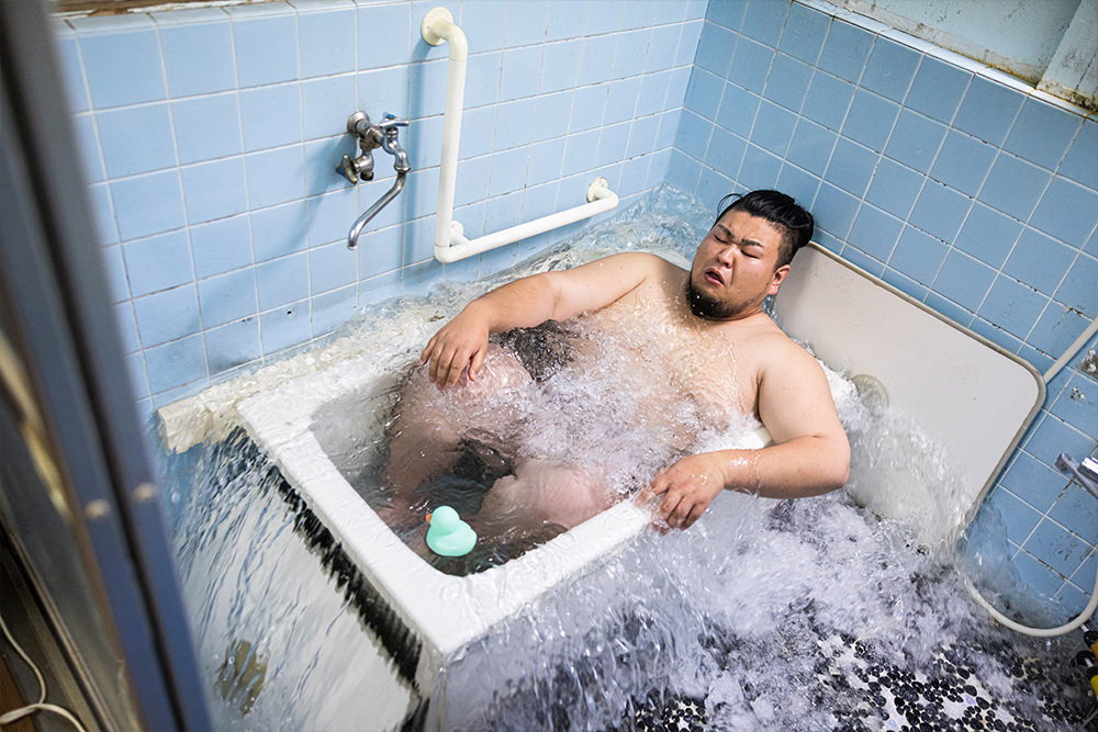 160キロ超の肥満男子が湯船に浸かった瞬間