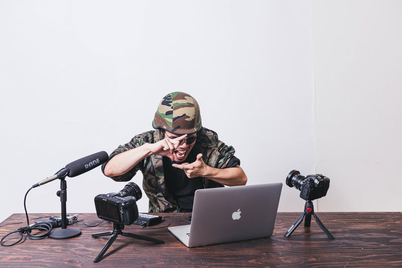 構図に厳しいYouTuberの写真素材