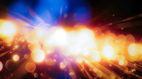 放射状に広がる光が描くライトリーク、玉ボケと光の筋