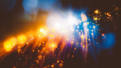 オレンジと青の光の交錯が作り出す輝きと光の粒