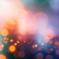 光が漂うボケ味の幻想的な世界、輝く玉ボケとライトリークの表現の写真