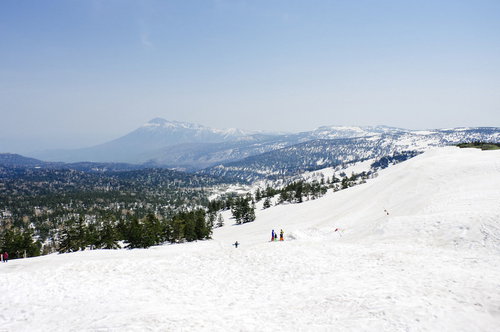 八幡平から岩手山へと続く裏岩手縦走路の雪化粧した冬景色