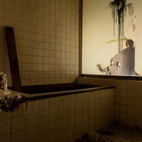 ホテル廃墟のお風呂場、タイル壁とバスタブが朽ちた浴室の写真