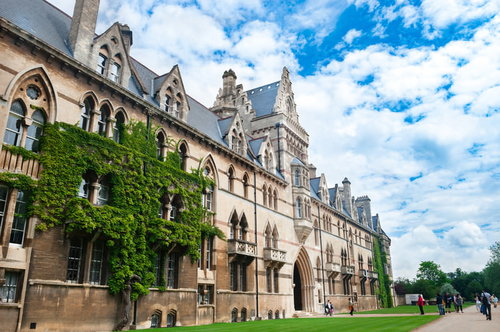 オックスフォード・クライストチャーチの建造物と整形庭園