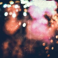 夏の花火が散る玉ボケ味のノイズ背景の写真