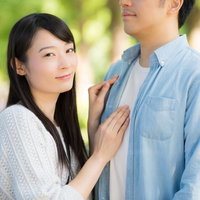 彼氏ができてご満悦なラブラブ女子のカップルの写真
