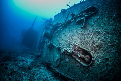 第二次世界大戦で沖縄沖に沈んだ軍艦USSエモンズの海底遺跡