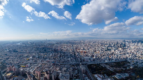 あべのハルカスから見下ろす東西南北に延びる道路と街並み