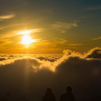 北アルプスの雲海に沈む夕日の写真