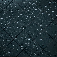 窓ガラスに付着した水滴と結露の透明質感を表現した高品質背景の写真