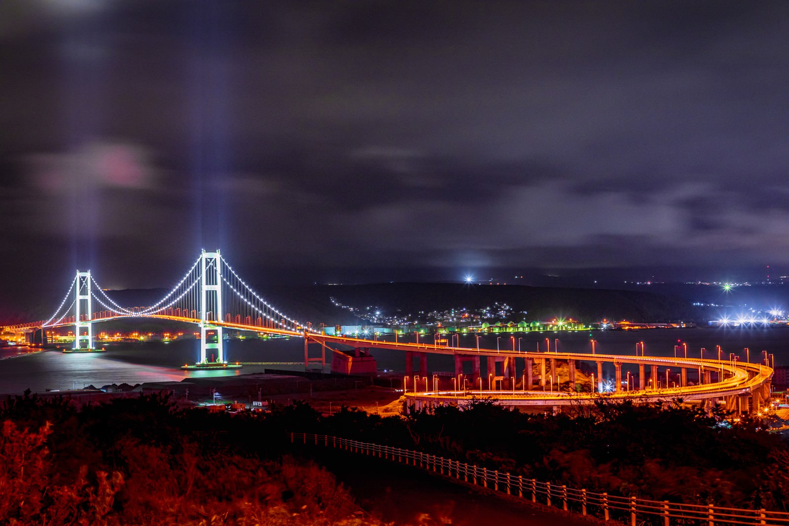 室蘭祝津公園展望台から見た白鳥大橋の夜景