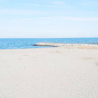 二見興玉神社からの眺望、伊勢市の水平線が広がる海岸の景観の写真
