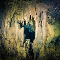 辺戸岬ドームの通称「悪魔の口」の写真