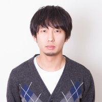 ドアホンのモニターに映る無表情の元カレからの訪問の写真
