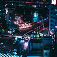 隅田川沿い、夜の水上バスのりばを俯瞰で見る夜景の写真