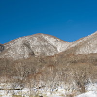 雪化粧した赤城山の冬景色：日本百名山の雪山風景の写真