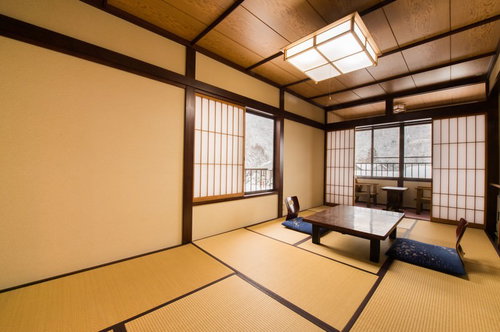 雪景色も楽しめる平湯温泉栄太郎の純和風客室
