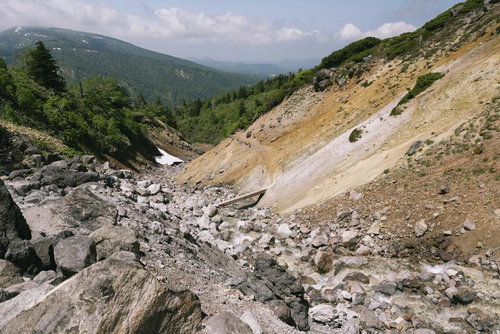 八甲田山の地獄谷を見下ろす山上からの眺望