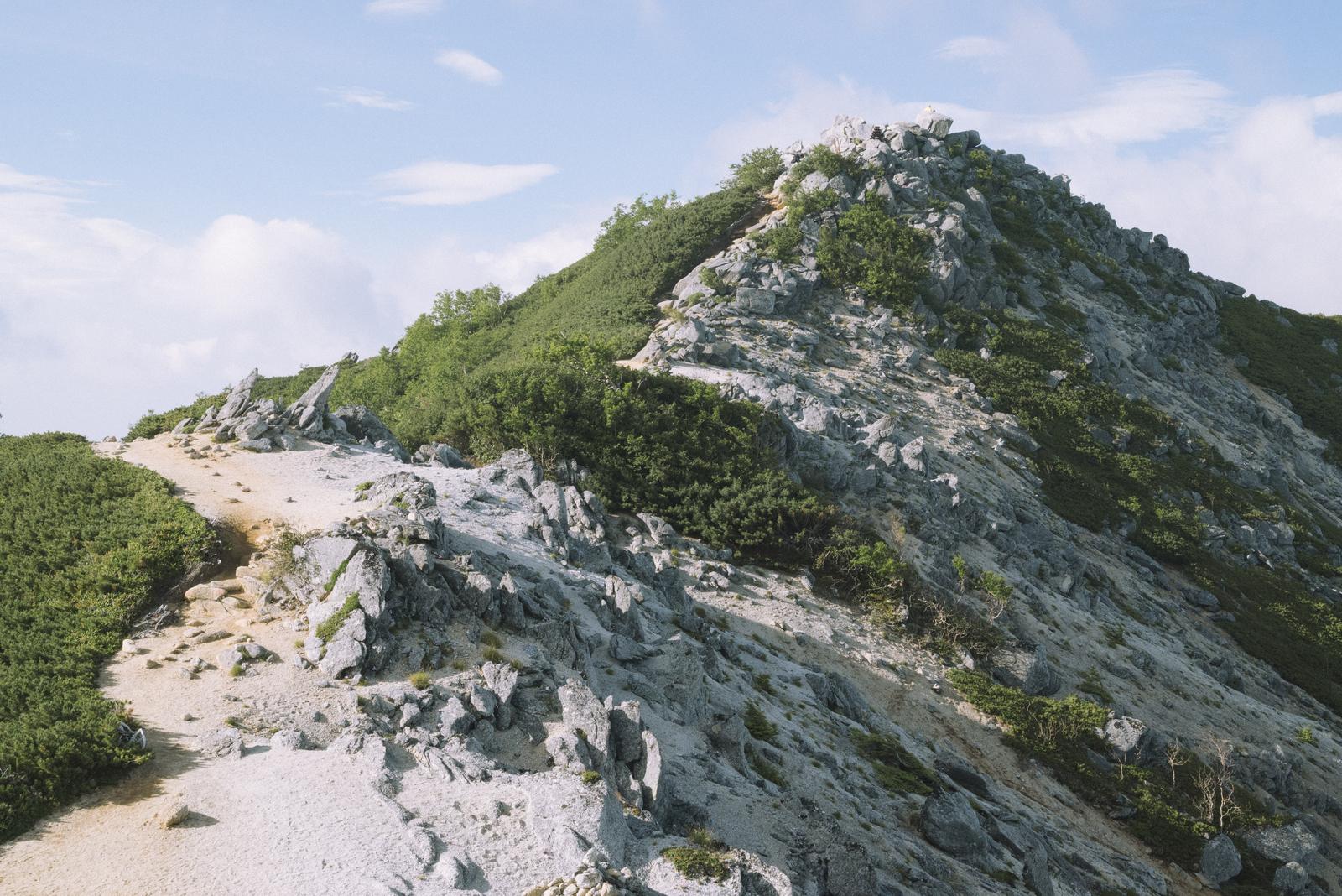 鳳凰三山・観音山周辺の岩稜と登山道