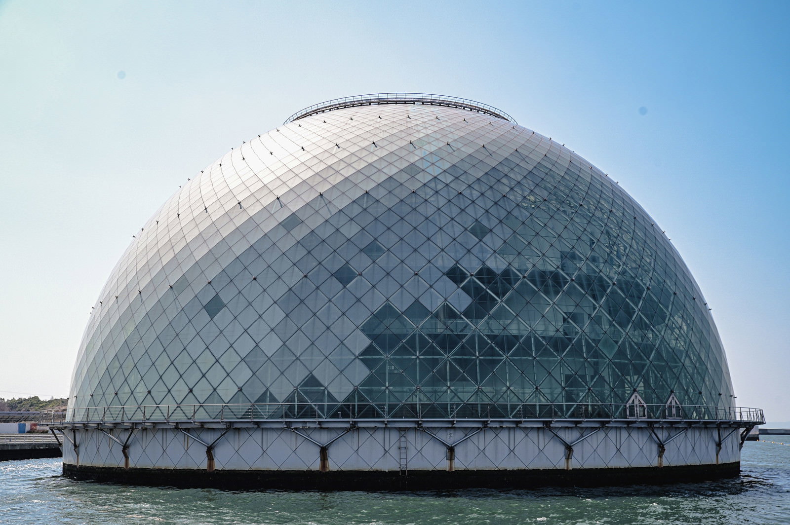 なにわの海の時空館の廃墟ガラスドーム