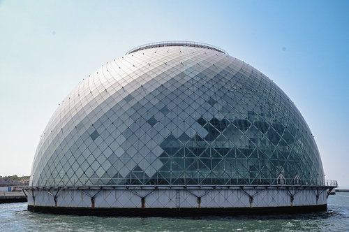 水面に浮かぶ球体ドーム建築、なにわの海の時空館の跡