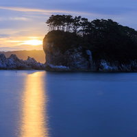 三陸海岸浄土ヶ浜の日の出 岩手県の朝日と岩礁の写真