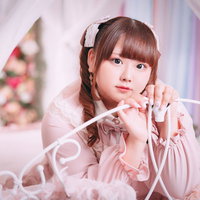 ピンクドレスで彩るお姫様チックなぽちゃかわ女子の写真