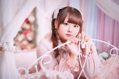 ピンクドレスで彩るお姫様チックなぽちゃかわ女子