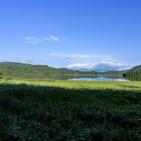 尾瀬の湿原と燧ヶ岳を望む日本百名山の風景の写真