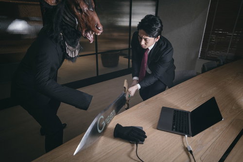 顧客情報を盗む魔神と成敗する社員