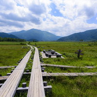 尾瀬ヶ原の木道から眺める至仏山と燧ヶ岳の絶景の写真