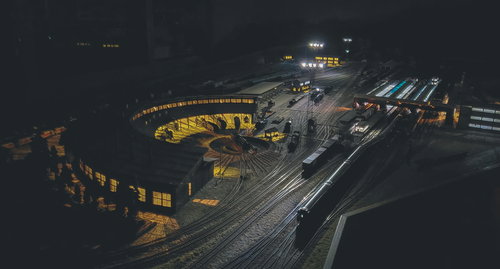 旧直方機関区の扇形庫の夜間の様子（ジオラマ）