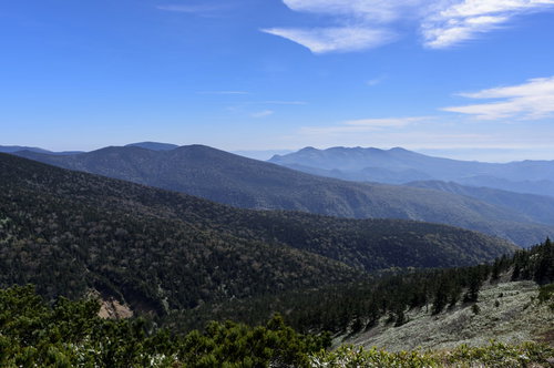 西大巓から眺める安達太良山と西吾妻山の山並み