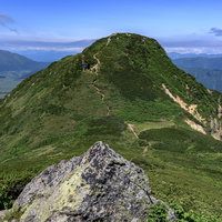 尾瀬の100名山・燧ヶ岳に連なる柴安嵓の山頂の写真