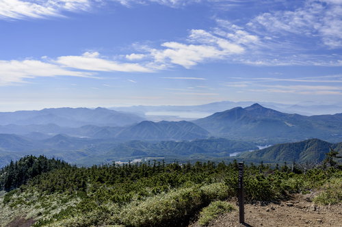 西大巓から望む日本百名山の磐梯山と西吾妻山の展望