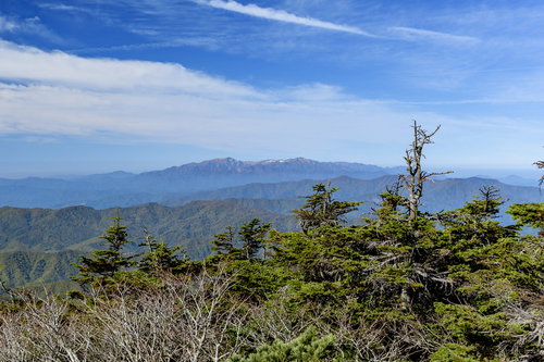 西大巓から見る飯豊山、日本百名山の山並み