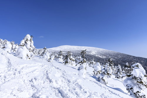 日本百名山・西吾妻山を覆う雪景色