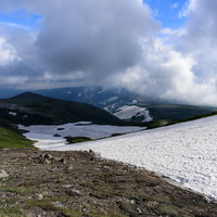 大雪山系トムラウシ方面へと向かう雪渓の道の写真