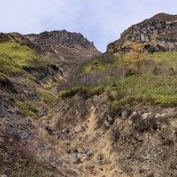 抉れた谷が伸びる焼岳の険しい岩壁 飛騨山脈の日本百名山の写真