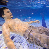 水中で息を止める男性のバッドエンドの写真