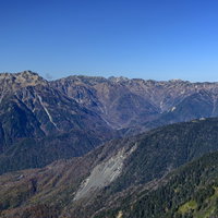 晩秋の裏銀座方面、焼岳を望む日本アルプスの山々の写真