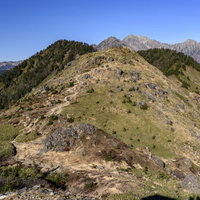 焼岳から西穂高岳へとつながる北アルプスの登山道の写真