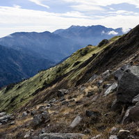 焼岳から見る乗鞍岳方面の北アルプス山並みの写真