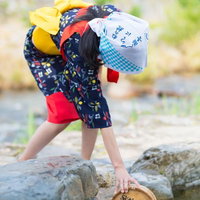 鏡野町の吉井川で温泉のお湯を使った足踏み洗濯の写真