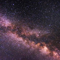 笠菅峠から見た天の川と星々の夜景。岡山県の星空の写真