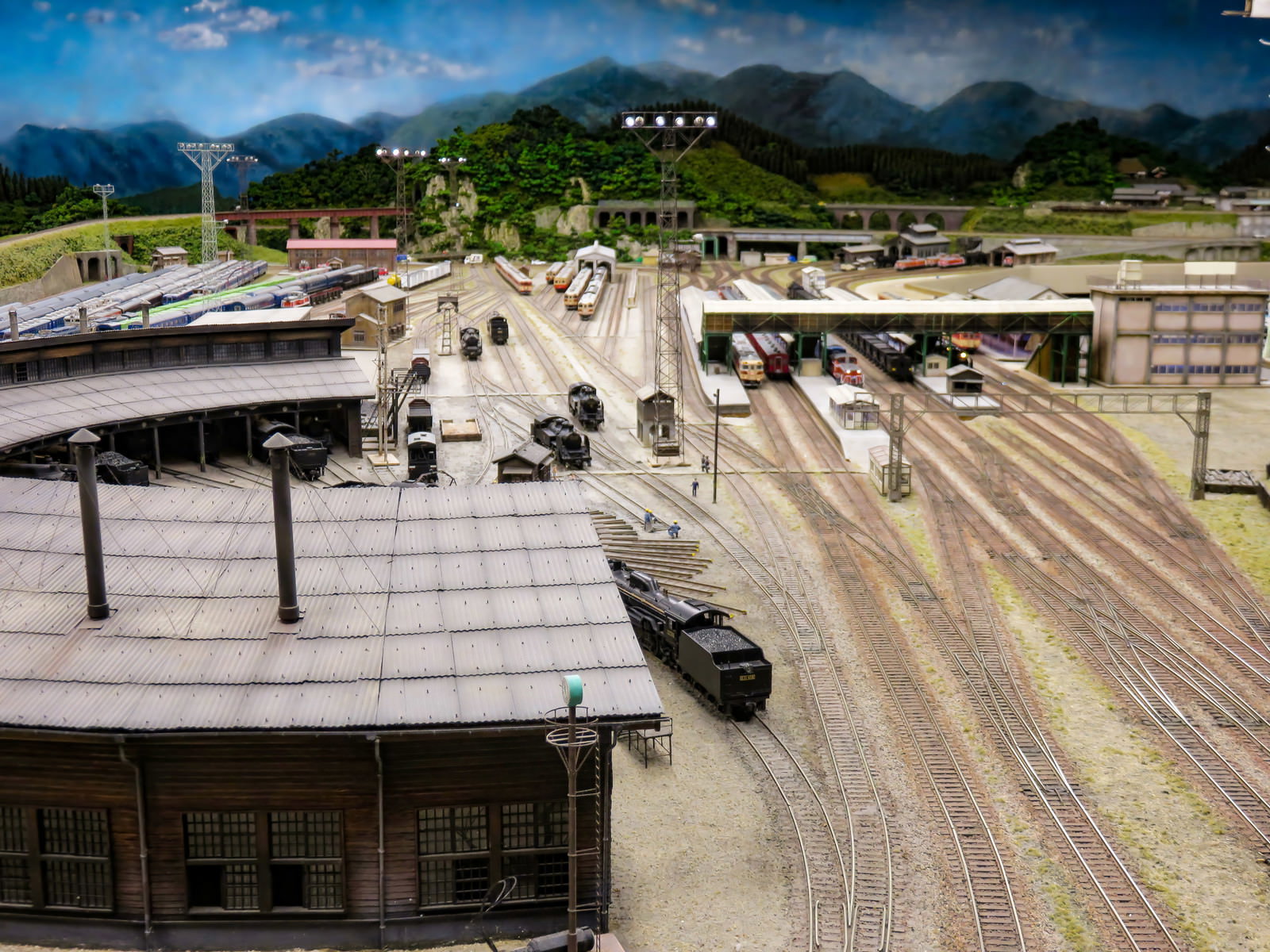 直方駅と扇形庫を精密に再現した1/80スケールジオラマの俯瞰写真